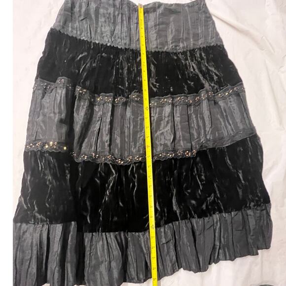 VERTIGO PARIS Vintage 90s Y2K Black Velvet Ruffle Skirt - Boho - Size: 8 - Picture 11 of 15